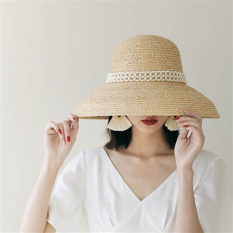 audrey hepburn sun hat.